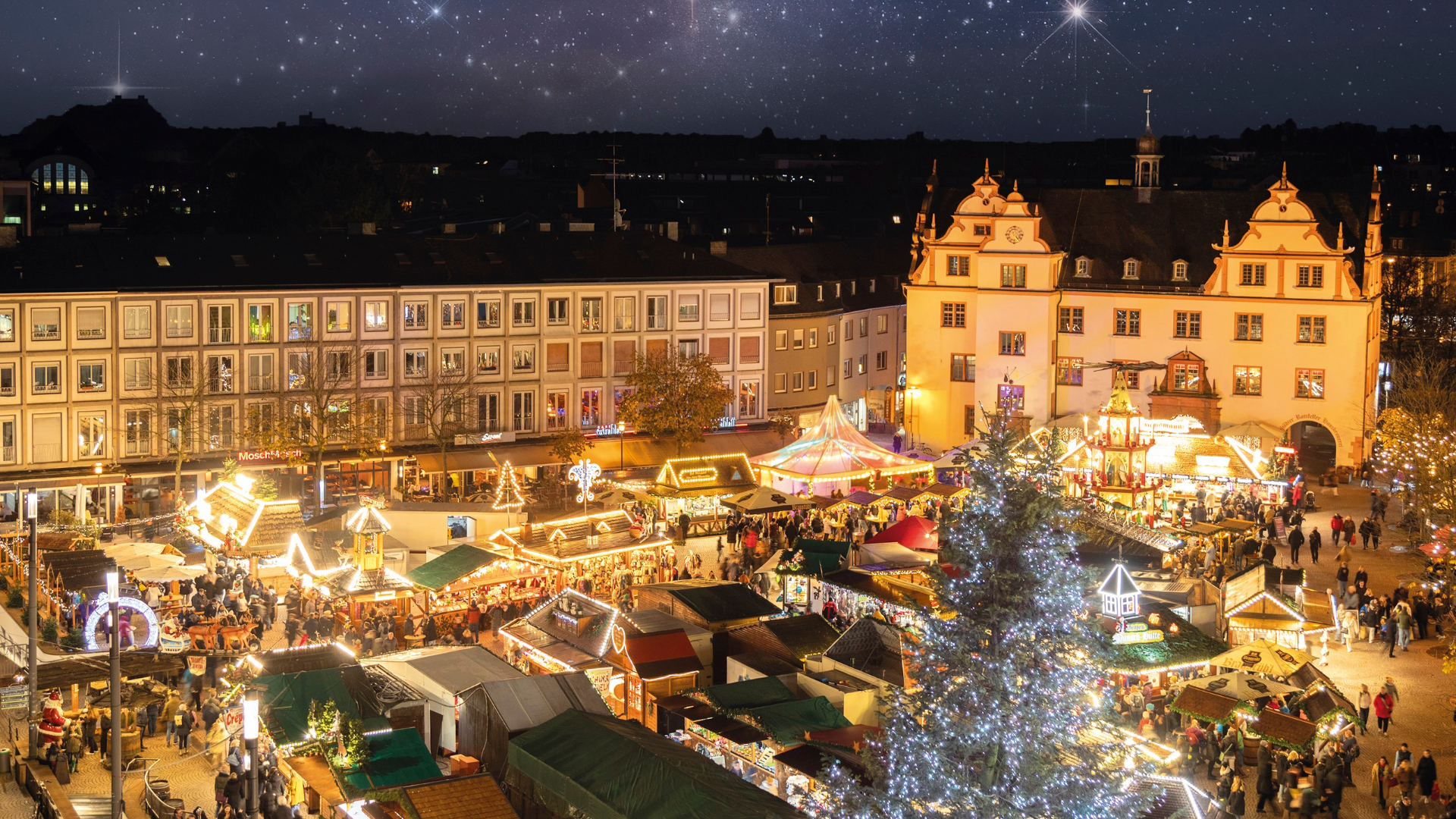 Darmstädter Weihnachtsmarkt in der Abenddämmerung